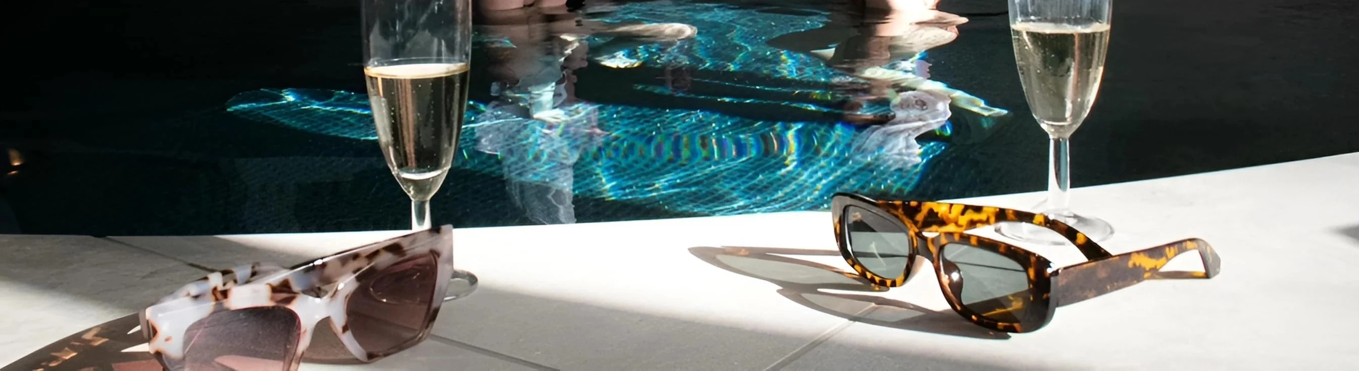 Ambiance détente au bord de la piscine — Thermes de Noirmont
